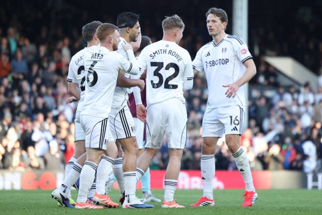 Fulham v Burnley - Premier League Raul Jimenez of Fulham is congratulated by his teammates after scoring during the Premier League match between Fulham and Burnley at Craven Cottage in London, United Kingdom, on March 21, 2026. London Greater London United Kingdom  Copyright: xMIxNewsx originalFilename:fletcher-fulhamvs260321_npmKm.jpg
