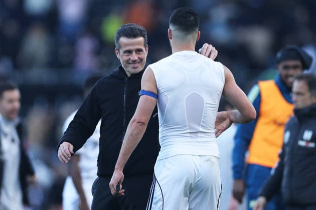 Fulham v Burnley - Premier League Fulham s Head Coach, Marco Silva, hugs Raul Jimenez of Fulham after the Premier League match between Fulham and Burnley at Craven Cottage in London on March 21, 2026. London Greater London United Kingdom  Copyright: xMIxNewsx originalFilename:fletcher-fulhamvs260321_npOb1.jpg