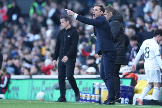 Fulham v Burnley - Premier League Burnley s Head Coach, Scott Parker, gives instructions during the Premier League match between Fulham and Burnley at Craven Cottage, London, on March 21, 2026. London Greater London United Kingdom  Copyright: xMIxNewsx originalFilename:fletcher-fulhamvs260321_npSwe.jpg