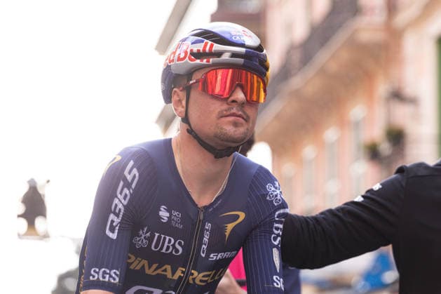 Milano Sanremo 2026 Thomas Pidcock, who finishes second, is escorted at Via Roma in Sanremo, Italy, on March 21, 2026, during the Milano Sanremo 2026. Sanremo Italy  Copyright: xTommasoxBerardix originalFilename:berardi-milanosa260321_npcgg.jpg