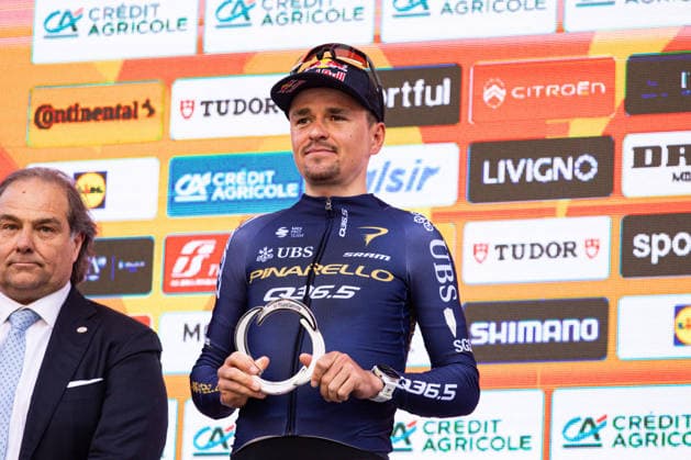 Milano Sanremo 2026 Thomas Pidcock stands in second place on the podium at Via Roma in Sanremo, Italy, on March 21, 2026, during the Milano Sanremo 2026. Sanremo Italy  Copyright: xTommasoxBerardix originalFilename:berardi-milanosa260321_np6gf.jpg