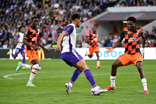Toulouse FC v FC Lorient - Ligue 1 McDonald s 2025 2026 32 Nathaniel ADJEI (fcl) - 20 EMERSONN Correia da Silva (tfc) during the Ligue 1 McDonald s match between Toulouse and Lorient at Stadium de Toulouse on March 21, 2026 in Toulouse, France. Toulouse France  Copyright: xFEPx 776348331