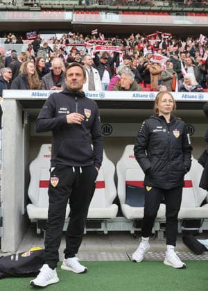 Stuttgart , Fußball Frauen 2. Bundesliga , VfB Stuttgart vs. 1. FSV Mainz 05 , von links: Heiko Gerber Theresa Panfil ( VfB )
