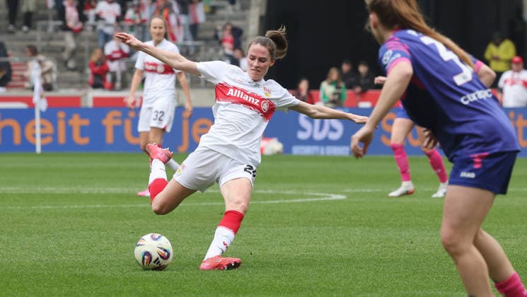 Stuttgart , Fußball Frauen 2. Bundesliga , VfB Stuttgart vs. 1. FSV Mainz 05 , Reena Wichmann ( VfB )