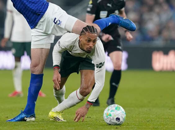 Liverpool, England, 21st March 2026. Joao Pedro of Chelsea is challenged by Michael Keane of Everton during the Everton vs Chelsea Premier League match at Hill Dickinson Stadium, Liverpool. Picture credit should read: Andrew Yates Sportimage EDITORIAL USE ONLY. No use with unauthorised audio, video, data, fixture lists, club league logos or live services. Online in-match use limited to 120 images, no video emulation. No use in betting, games or single club league player publications. SPI_017_AY_EVERTON_CHELSEA SPI-4630-0016