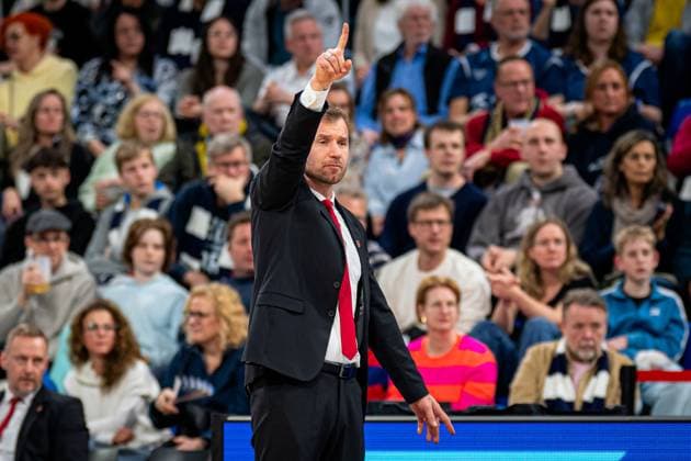 Szene mit Anton Gavel (999; BMA365 Bamberg Baskets) am Spielfeldrand im SNP-Dome easyCredit BBL: MLP Academics Heidelberg – Bamberg Baskets Copyright: xSpeedshotx