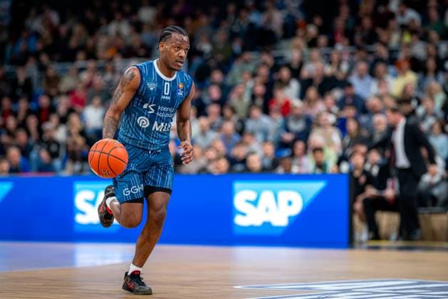 Spielaktion mit DJ Horne (0; MLP Academics Heidelberg) am Ball easyCredit BBL: MLP Academics Heidelberg – Bamberg Baskets Copyright: xSpeedshotx