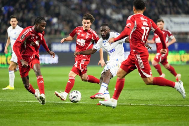 AJ Auxerre v Stade Brestois 29 - Ligue 1 McDonald s 2025 2026 04 Junior DIAZ (sb29) - 10 Lassine SINAYOKO (aja) during the Ligue 1 McDonald s match between Auxerre and Brest at Stade Abbe Deschamps on March 21, 2026 in Auxerre, France. Auxerre France  Copyright: xFEPx 776348328