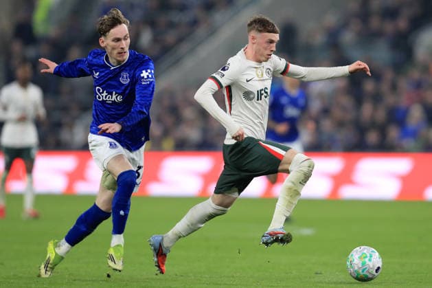 21st March 2026; Hill Dickinson Stadium, Liverpool, England; Premier League Football, Everton versus Chelsea; Cole Palmer of Chelsea takes on James Garner of Everton  DavidxBlunsden Content restricted for UK based newspaper