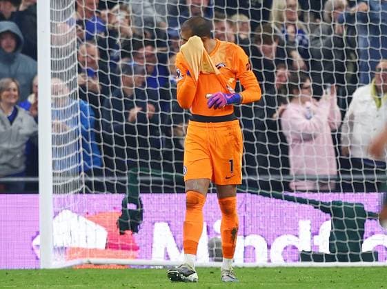 Chelsea goalkeeper Robert Sanchez looks dejected Everton v Chelsea, Premier League, Football, Hill Dickinson Stadium, Liverpool, UK - 21 Mar 2026Liverpool Hill Dickinson Stadium United Kingdom EDITORIAL USE ONLY No use with unauthorised audio, video, data, fixture lists, club league logos or live services. Online in-match use limited to 120 images, no video emulation. No use in betting, games or single club league player publications. Copyright: xMattxWest Shutterstockx 16783307am