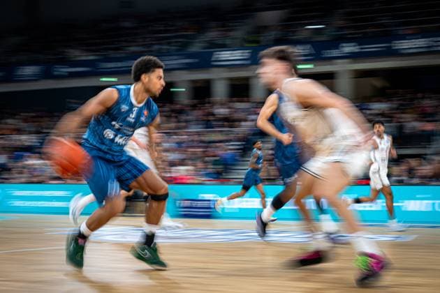 Spielaktion mit Kevin McClain (3; MLP Academics Heidelberg) auf dem Spielfeld easyCredit BBL: MLP Academics Heidelberg – Bamberg Baskets Copyright: xSpeedshotx