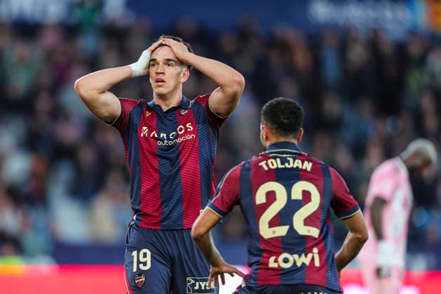 March 21, 2026, Valencia, Valencia, SPAIN: Carlos Espi of Levante UD laments during the Spanish league, LaLiga EA Sports, football match played between Levante UD and Real Oviedo at Ciutat de Valencia stadium on March 21, 2026, in Valencia, Spain. Valencia SPAIN - ZUMAa181 20260321_zaa_a181_219 Copyright: xIvanxTerronx