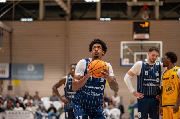 Dravon Mangum (VfL SparkassenStars Bochum, 11), GER, Bozic Estriche Knights Kirchheim vs VfL SparkassenStars Bochum, BARMER 2. Basketball Bundesliga, 28. Spieltag, Saison 2025 2026, 21.03.2026 GER, Bozic Estriche Knights Kirchheim vs VfL SparkassenStars Bochum, BARMER 2. Basketball Bundesliga, 28. Spieltag, Saison 2025 2026, 21.03.2026 Kirchheim unter Teck Copyright: xEibner-Pressefoto SilasxKunzx EP_SKZ
