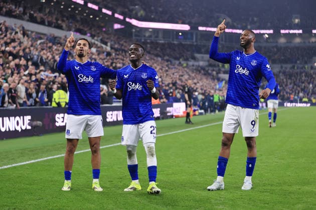 Football - Premier League - Everton v Chelsea 21st March 2026 - Premier League - Everton v Chelsea - Iliman Ndiaye of Everton (L) celebrates with Idrissa Gueye of Everton (C) and Beto of Everton (R) after scoring their 3rd goal - Photo: Simon Stacpoole Offside. Liverpool UK Copyright: xSimonxStacpoolexOffside