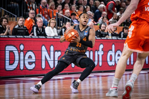 1. Basketball Bundesliga, easyCredit BBL, Saison 2025 2026, Herren, Hauptrunde, 25. Spieltag, 21.03.2026, RASTA Vechta - NINERS Chemnitz Eric Washington ( 33 - NINERS Chemnitz) in Aktion Vechta RASTA Dome Niedersachsen Deutschland