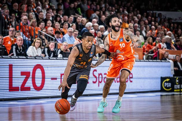 1. Basketball Bundesliga, easyCredit BBL, Saison 2025 2026, Herren, Hauptrunde, 25. Spieltag, 21.03.2026, RASTA Vechta - NINERS Chemnitz Eric Washington ( 33 - NINERS Chemnitz) in Aktion Vechta RASTA Dome Niedersachsen Deutschland