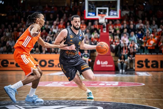 1. Basketball Bundesliga, easyCredit BBL, Saison 2025 2026, Herren, Hauptrunde, 25. Spieltag, 21.03.2026, RASTA Vechta - NINERS Chemnitz Jordan Schakel ( 8 - NINERS Chemnitz) in Aktion Vechta RASTA Dome Niedersachsen Deutschland