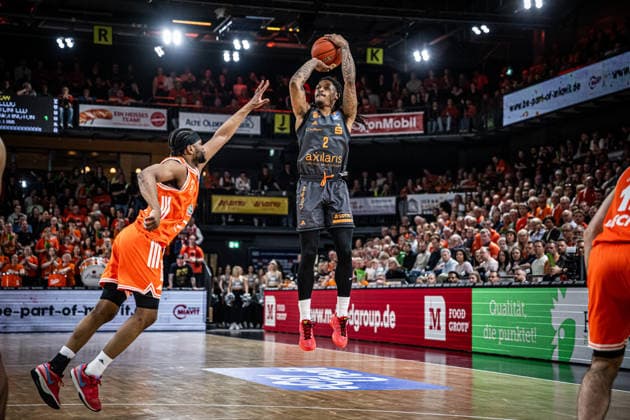 1. Basketball Bundesliga, easyCredit BBL, Saison 2025 2026, Herren, Hauptrunde, 25. Spieltag, 21.03.2026, RASTA Vechta - NINERS Chemnitz Nike Sibande ( 2 - NINERS Chemnitz) beim Jumpshot Vechta RASTA Dome Niedersachsen Deutschland