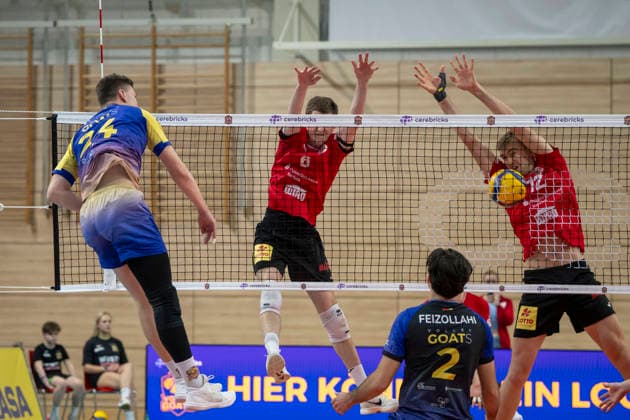 1.Volleyball Bundesliga -Saison 2025 2026 Cerebricks Volley Goats Mitteldeutschland vs.SV Warnemünde Halle, Deutschland 21. Maerz 2026: Im Bild:v.li.Clay Wieter (Bitterfeld), Bradley Merryweather (Warnemuende), Arshia Feizollahi (Bitterfeld) und Joshua Glasbergen (Warnemuende) Halle Saale swh.Arena Sachsen-Anhalt Deutschland