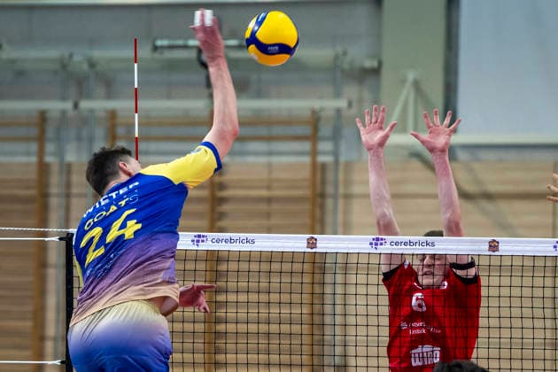 1.Volleyball Bundesliga -Saison 2025 2026 Cerebricks Volley Goats Mitteldeutschland vs.SV Warnemünde Halle, Deutschland 21. Maerz 2026: Im Bild:v.li.Clay Wieter (Bitterfeld) und Bradley Merryweather (Warnemuende) Halle Saale swh.Arena Sachsen-Anhalt Deutschland