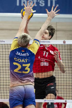 1.Volleyball Bundesliga -Saison 2025 2026 Cerebricks Volley Goats Mitteldeutschland vs.SV Warnemünde Halle, Deutschland 21. Maerz 2026: Im Bild:v.li.Samuel Schellenberg (Bitterfeld) und Lukasz Dydzik (Warnemuende) Halle Saale swh.Arena Sachsen-Anhalt Deutschland