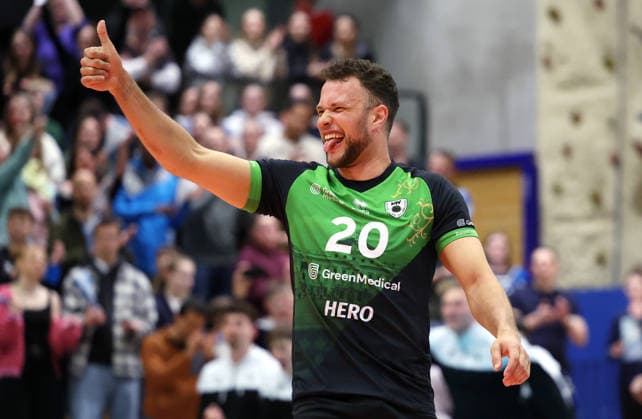 21.03.2026, Deutschland, Ludwigsburg Volleyball Barock Volleys MTV Ludwigsburg vs. Helios Grizzyls Giesen., Jeffrey Klok (LB) jubelt und ballt die Fäuste
