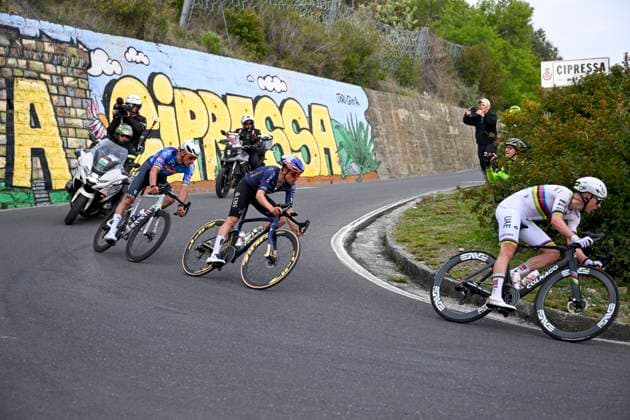 Milan Sanremo 2026 Cycling Race SANREMO, ITALY - MARCH 21 : Pogacar Tadej (SLO) of UAE Team Emirates XRG, Pidcock Joseph (GBR) of Pinarello Q36.5 Pro Cycling Team and Van Der Poel Mathieu (NED) of Alpecin Premier Tech on the decent of the Cipressa during the 117th edition of Milan Sanremo an UCI World Tour 1.UWT one day cycling road race for Men Elite of 298 km with start in Pavia and finish in Sanremo on March 21, 2026 in Sanremo, Italy, 21 03 2026 ( Motordriver Guy De Vuyst - Sanremo Italy  Copyright: xNicoxVereeckenx