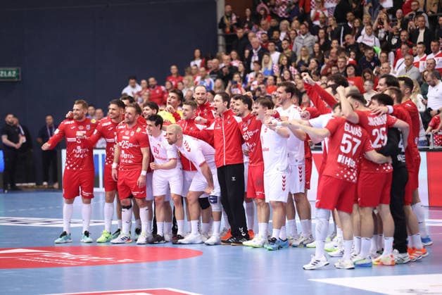International Friendly, Länderspiel, Nationalmannschaft Match - Croatia v Switzerland Team Croatia and Team Switzerland take a photo together after the International friendly match between Croatia and Switzerland at Gradski vrt Hall on March 21, 2026 in Osijek, Croatia.  DavidxJerkovic PIXSELL