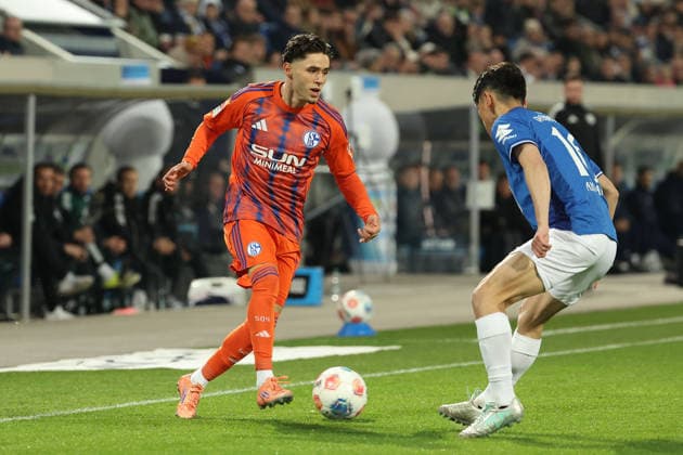 2025.03.21 xjfx Fussball 2.Bundesliga SV Darmstadt 98 - FC Schalke 04 v.l., Soufiane El-Faouzi (FC Schalke 04), Hiroki Akiyama (SV Darmstadt 98), zweikampf, action, aktion, battles for the Ball (DFL DFB REGULATIONS PROHIBIT ANY USE OF PHOTOGRAPHS as IMAGE SEQUENCES and or QUASI-VIDEO)