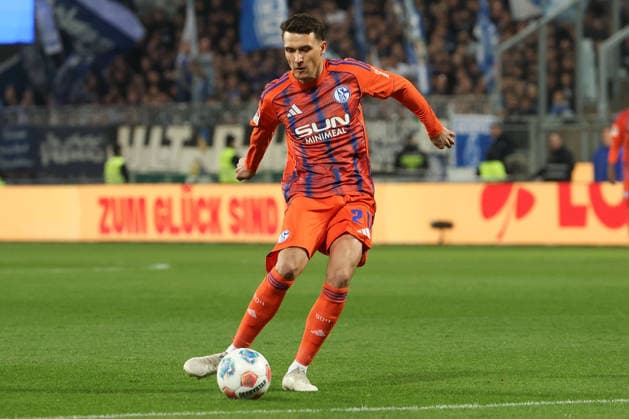 2025.03.21 xjfx Fussball 2.Bundesliga SV Darmstadt 98 - FC Schalke 04 v.l., Dejan Ljubicic (FC Schalke 04) schuss auf das Tor (DFL DFB REGULATIONS PROHIBIT ANY USE OF PHOTOGRAPHS as IMAGE SEQUENCES and or QUASI-VIDEO)