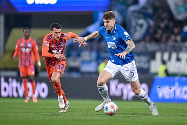 21.03.2026, Fussball, 2. Bundesliga, Saison 2025 2026, 26. Spieltag, SV Darmstadt 98 - FC Schalke 04, Dejan Ljubicic (FC Schalke 04), Matej Maglica (SV Darmstadt) xRHR-FOTO YYx