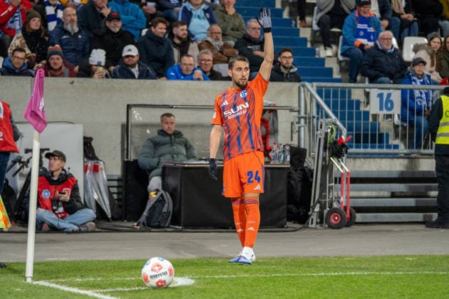 2. Bundesliga: SV Darmstadt 98 vs FC Schalke 04, Merck-Stadion am Böllenfalltor, 21.03.2026 Eckball durchgeführt von Adil Aouchiche (FC Schalke 04, 24) 2. Bundesliga: SV Darmstadt 98 vs FC Schalke 04, Merck-Stadion am Böllenfalltor, 21.03.2026 DFB DFL REGULATIONS PROHIBIT ANY USE OF PHOTOGRAPHS AS IMAGE SEQUENCES AND OR QUASI-VIDEO.