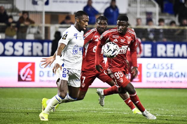 FOOTBALL : AJ Auxerre vs Stade Brestois 29 - Ligue 1 - JournÃ e 27 - 21 03 2026 Lamine Sy (AJ Auxerre) Pathe Mboup (Stade Brestois) AuxerreFrance  Copyright: xBaptistexAutissierx
