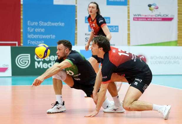 21.03.2026, Deutschland, Ludwigsburg Volleyball Barock Volleys MTV Ludwigsburg vs. Helios Grizzyls Giesen., vorne v.l. Jeffrey Klok, Adrian Mol (LB)