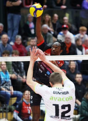 21.03.2026, Deutschland, Ludwigsburg Volleyball Barock Volleys MTV Ludwigsburg vs. Helios Grizzyls Giesen., Nyherowo Omene (LB, oben)