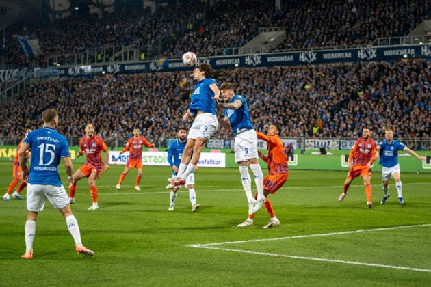 2. Bundesliga: SV Darmstadt 98 vs FC Schalke 04, Merck-Stadion am Böllenfalltor, 21.03.2026 Eckball verteidigt von Fraser Hornby (SV Darmstadt 98, 9) 2. Bundesliga: SV Darmstadt 98 vs FC Schalke 04, Merck-Stadion am Böllenfalltor, 21.03.2026 DFB DFL REGULATIONS PROHIBIT ANY USE OF PHOTOGRAPHS AS IMAGE SEQUENCES AND OR QUASI-VIDEO.