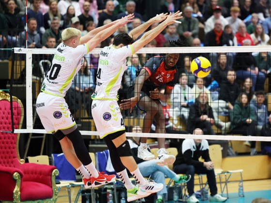 21.03.2026, Deutschland, Ludwigsburg Volleyball Barock Volleys MTV Ludwigsburg vs. Helios Grizzyls Giesen., Nyherowo Omene (LB, rechts)
