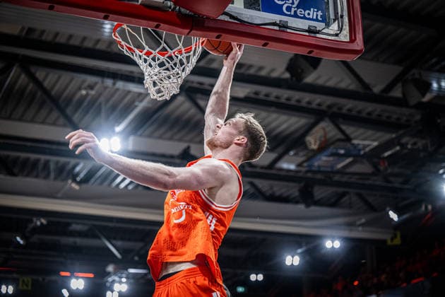 1. Basketball Bundesliga, easyCredit BBL, Saison 2025 2026, Herren, Hauptrunde, 25. Spieltag, 21.03.2026, RASTA Vechta - NINERS Chemnitz Lars Thiemann ( 21 - RASTA Vechta) beim Korbleger Vechta RASTA Dome Niedersachsen Deutschland
