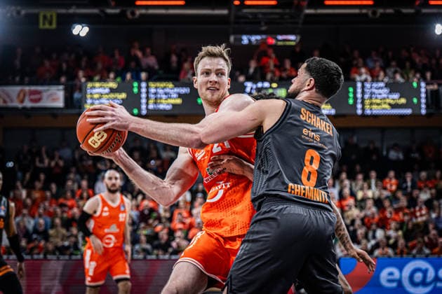 1. Basketball Bundesliga, easyCredit BBL, Saison 2025 2026, Herren, Hauptrunde, 25. Spieltag, 21.03.2026, RASTA Vechta - NINERS Chemnitz Lars Thiemann ( 21 - RASTA Vechta) in Aktion Vechta RASTA Dome Niedersachsen Deutschland