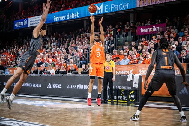 1. Basketball Bundesliga, easyCredit BBL, Saison 2025 2026, Herren, Hauptrunde, 25. Spieltag, 21.03.2026, RASTA Vechta - NINERS Chemnitz Lloyd Pandi ( 41 - RASTA Vechta) beim Jumpshot Vechta RASTA Dome Niedersachsen Deutschland