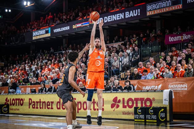 1. Basketball Bundesliga, easyCredit BBL, Saison 2025 2026, Herren, Hauptrunde, 25. Spieltag, 21.03.2026, RASTA Vechta - NINERS Chemnitz Philipp Herkenhoff ( 14 - RASTA Vechta) beim Jumpshot Vechta RASTA Dome Niedersachsen Deutschland
