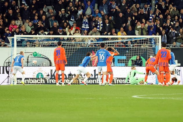 21.03.2026, xrekx, Fussball 2.Bundesliga, SV Darmstadt 98 - FC Schalke 04 v.l. Treffer zum 1:0 zählt nicht Fraser Hornby (SV Darmstadt 98) Loris Karius (FC Schalke 04) (DFL DFB REGULATIONS PROHIBIT ANY USE OF PHOTOGRAPHS as IMAGE SEQUENCES and or QUASI-VIDEO) Darmstadt
