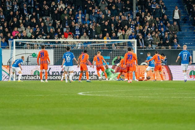 2. Bundesliga: SV Darmstadt 98 vs FC Schalke 04, Merck-Stadion am Böllenfalltor, 21.03.2026 Kein Tor, da ein Schalker Spieler gefoult wurde, Tor wurde zurückgenommen. 2. Bundesliga: SV Darmstadt 98 vs FC Schalke 04, Merck-Stadion am Böllenfalltor, 21.03.2026 DFB DFL REGULATIONS PROHIBIT ANY USE OF PHOTOGRAPHS AS IMAGE SEQUENCES AND OR QUASI-VIDEO.