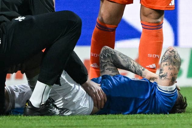 Luca Marseiler (SV Darmstadt 1898, 08) verletzt auf dem Spielfeld. GER, SV Darmstadt 98 vs. FC Schalke 04, Fussball 2. Bundesliga, 27. Spieltag, Saison 2025 2026, 21.03.2026. DFL regulations prohibit any use of photographs as image sequences and or quasi-video GER, SV Darmstadt 98 vs. FC Schalke 04, Fussball 2. Bundesliga, 27. Spieltag, Saison 2025 2026, 21.03.2026. Darmstadt *** Luca Marseiler SV Darmstadt 1898, 08 injured on the pitch GER, SV Darmstadt 98 vs FC Schalke 04, Soccer 2 Bundesliga, Matchday 27, Season 2025 2026, 21 03 2026 DFL regulations prohibit any use of photographs as image sequences and or quasi video GER, SV Darmstadt 98 vs FC Schalke 04, Soccer 2 Bundesliga, Matchday 27, Season 2025 2026, 21 03 2026 Darmstadt Copyright: xEibner-Pressefoto FlorianxWiegandx EP_FWD