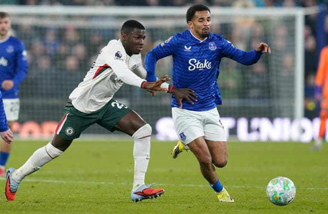 Liverpool, England, 21st March 2026. Iliman Ndiaye of Everton (R) is challenged by Moises Caicedo of Chelsea during the Everton vs Chelsea Premier League match at Hill Dickinson Stadium, Liverpool. Picture credit should read: Andrew Yates Sportimage EDITORIAL USE ONLY. No use with unauthorised audio, video, data, fixture lists, club league logos or live services. Online in-match use limited to 120 images, no video emulation. No use in betting, games or single club league player publications. SPI_037_AY_EVERTON_CHELSEA SPI-4630-0036