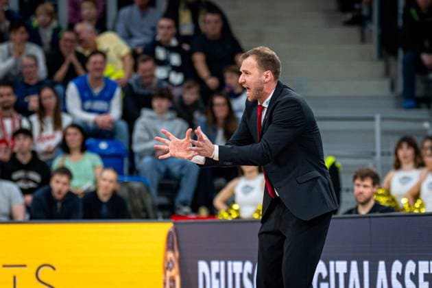 Szene mit Anton Gavel (999; BMA365 Bamberg Baskets) am Spielfeldrand im SNP-Dome easyCredit BBL: MLP Academics Heidelberg – Bamberg Baskets Copyright: xSpeedshotx