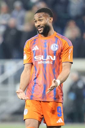 21.03.2026, xtvx, Fussball 2.Bundesliga, SV Darmstadt 98 - FC Schalke 04 v.l. Moussa Sylla (FC Schalke 04) gibt Anweisungen, gestikuliert, mit den Armen gestikulieren gives instructions, gesticulates (DFL DFB REGULATIONS PROHIBIT ANY USE OF PHOTOGRAPHS as IMAGE SEQUENCES and or QUASI-VIDEO) Darmstadt