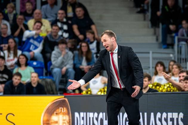 Szene mit Anton Gavel (999; BMA365 Bamberg Baskets) am Spielfeldrand easyCredit BBL: MLP Academics Heidelberg – Bamberg Baskets Copyright: xSpeedshotx
