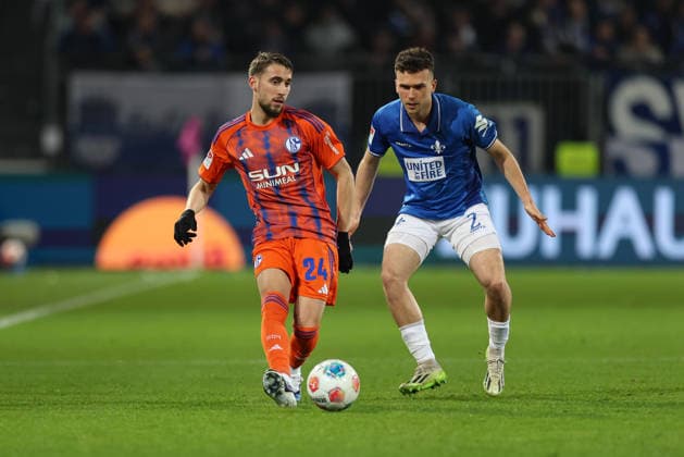 21.03.2026, Fussball 2. Bundesliga, SV Darmstadt 98 - FC Schalke 04, v.l., Adil Aouchiche (FC Schalke 04), Sergio Lopez (SV Darmstadt 98) DFL DFB REGULATIONS PROHIBIT ANY USE OF PHOTOGRAPHS AS IMAGE SEQUENCES AND OR QUASI-VIDEO. xdcx