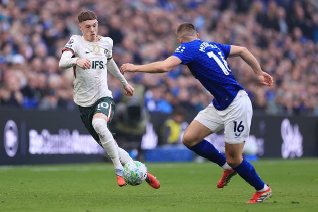 Football - Premier League - Everton v Chelsea 21st March 2026 - Premier League - Everton v Chelsea - Cole Palmer of Chelsea battles with Vitaliy Mykolenko of Everton - Photo: Simon Stacpoole Offside. Liverpool UK Copyright: xSimonxStacpoolexOffside